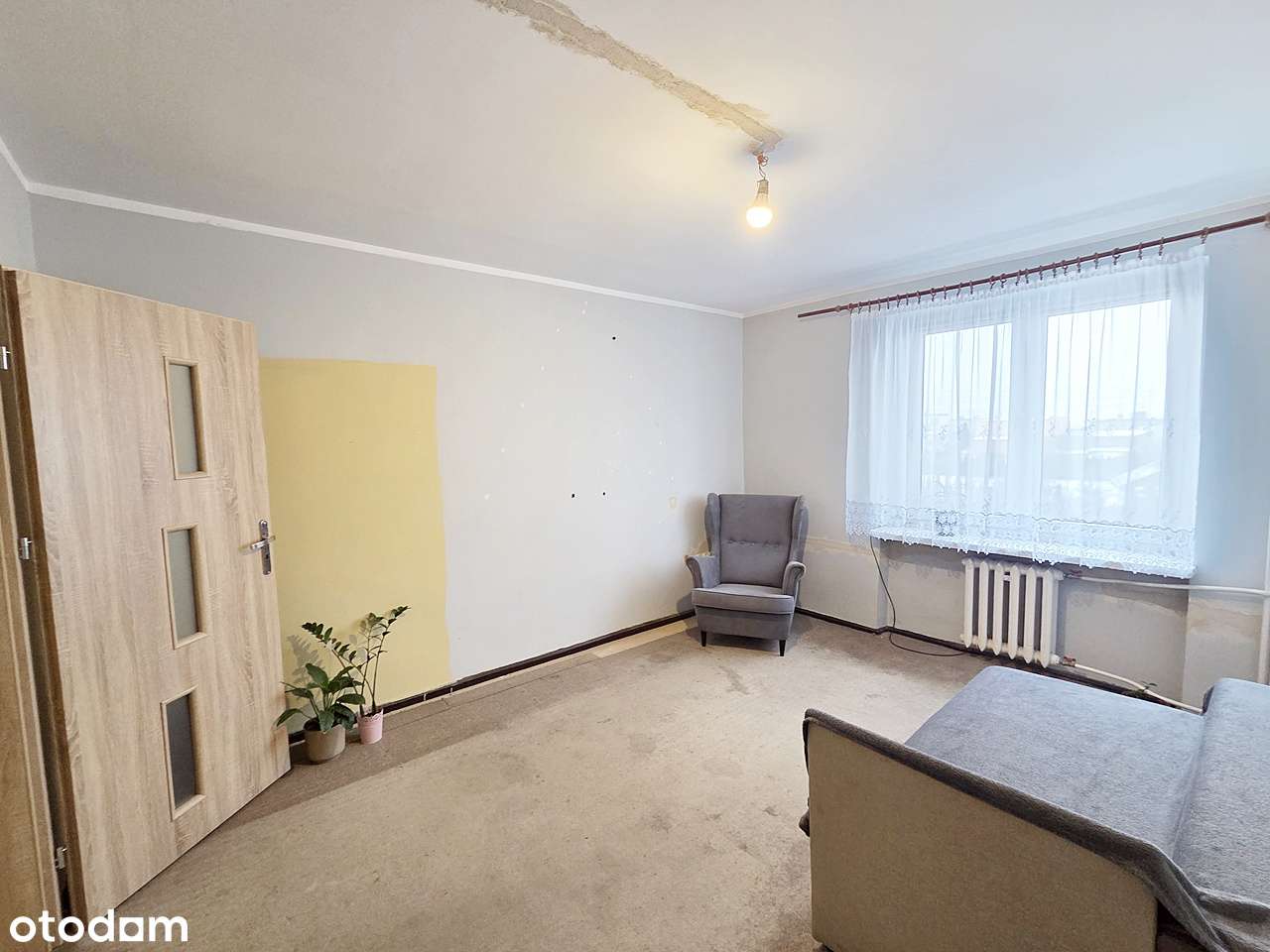 Z balkonem i budynkiem gospodarczym-12