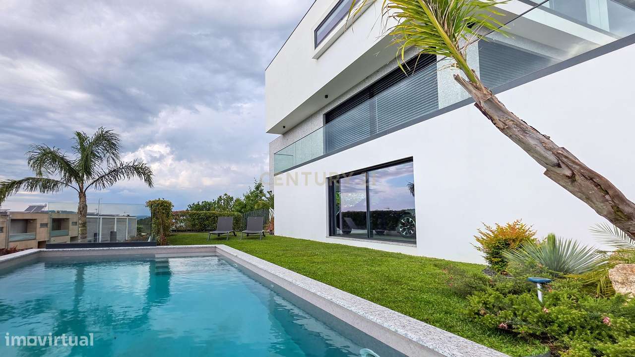 Moradia Contemporânea T4 com Piscina | Arquitetura Premium | Brufe, Vi-28