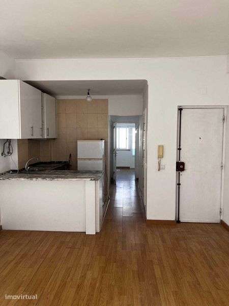 Arrendamento de apartamento t1 na Rua Barão de Sabrosa - Grande imagem: 3/8