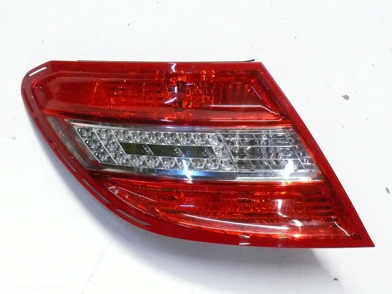 LAMPA TYLNA LEWA MERCEDES C-KLASA W204 2007 2011 SEDAN LED - 1