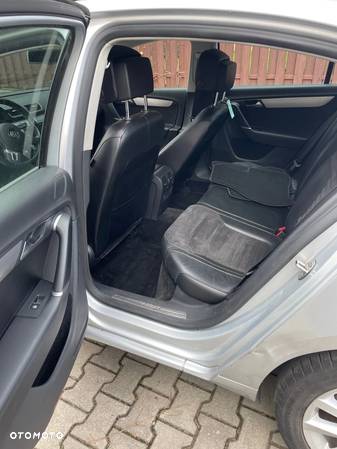 Volkswagen Passat 2.0 TDI Highline - 13