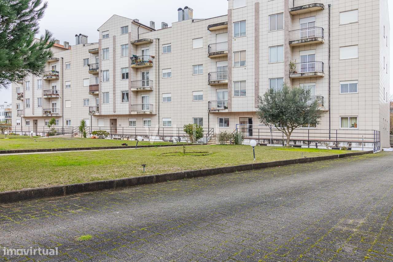 Apartamento T3 Remodelado Em Santa Joana Com Garagem