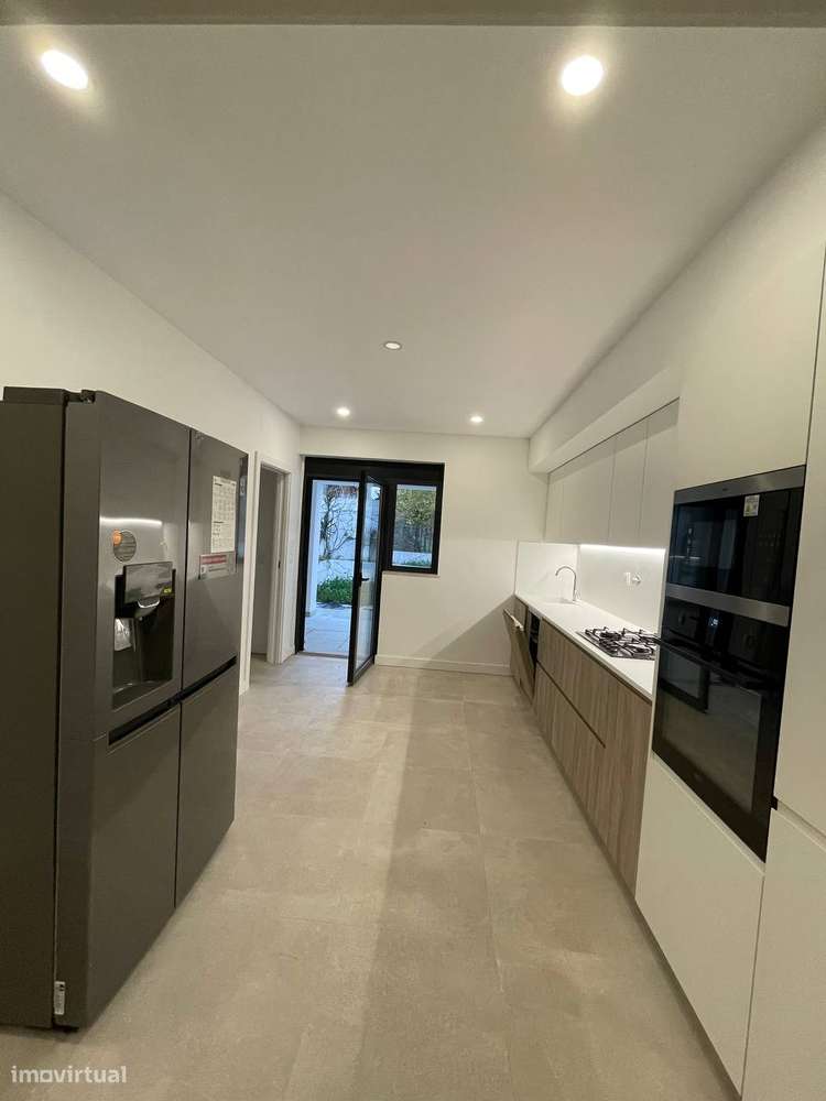 Viva perto do mar em Paço de Arcos: T3 novo com pátio e garagem-9