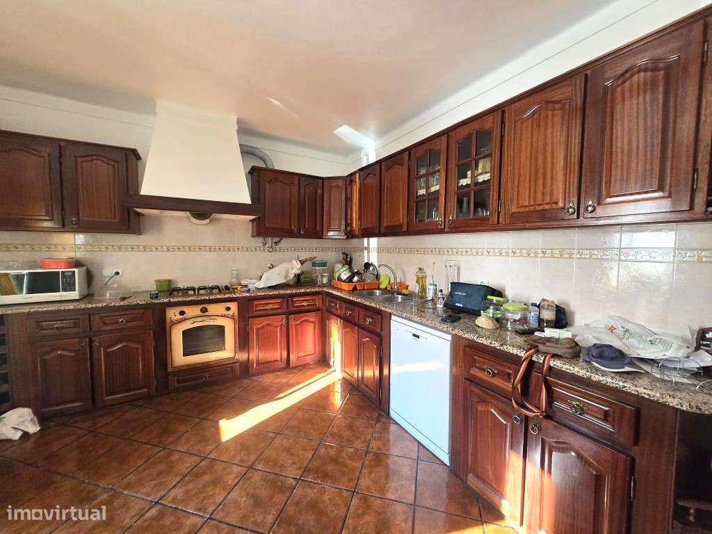 Moradia Isolada, T5, com garagem, na Vila de Redondo-6