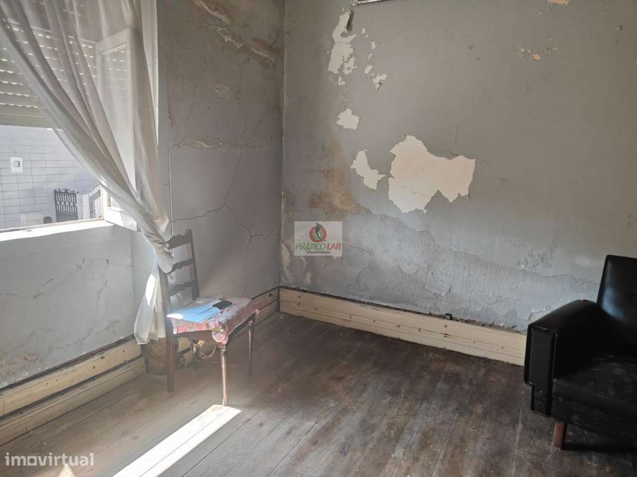 Moradia para restaurar  com terreno para construção em Nariz-21