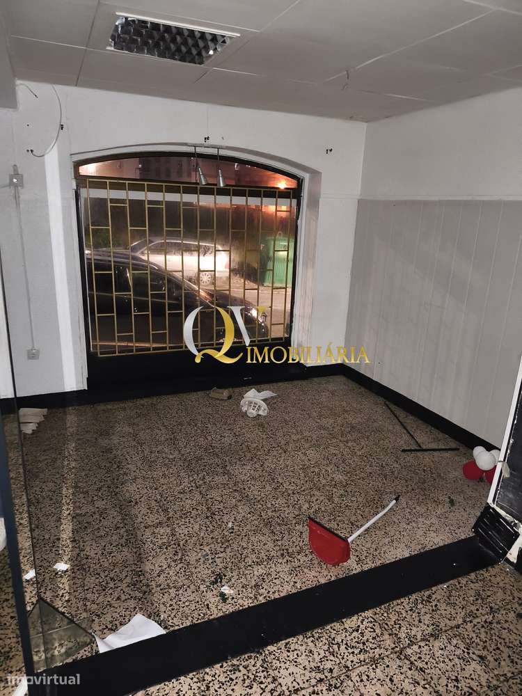 Excelente loja para venda sita no Cacém-7