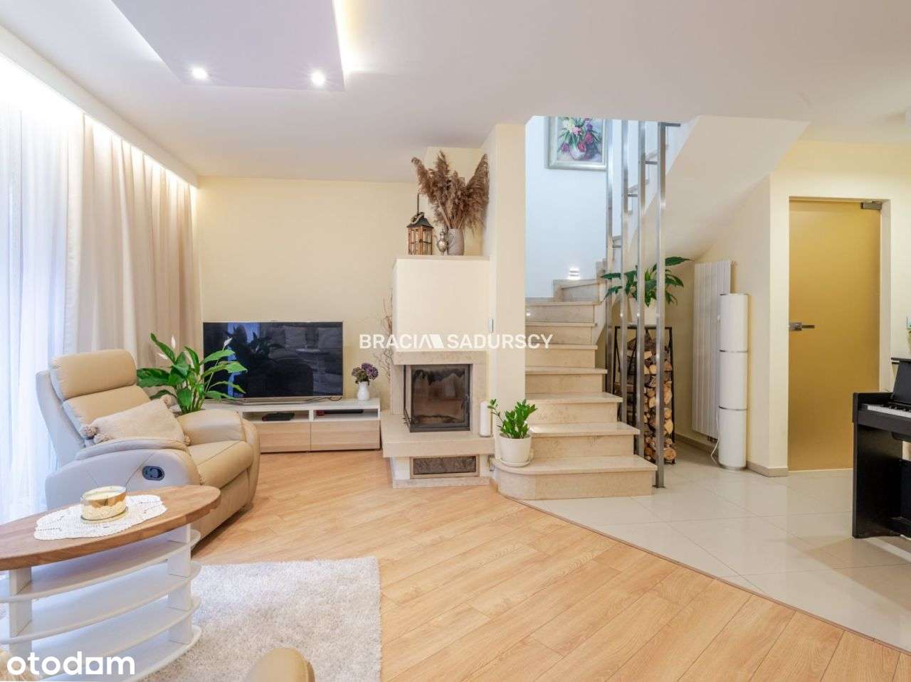 Dom z kominkiem i fotowoltaiką-2