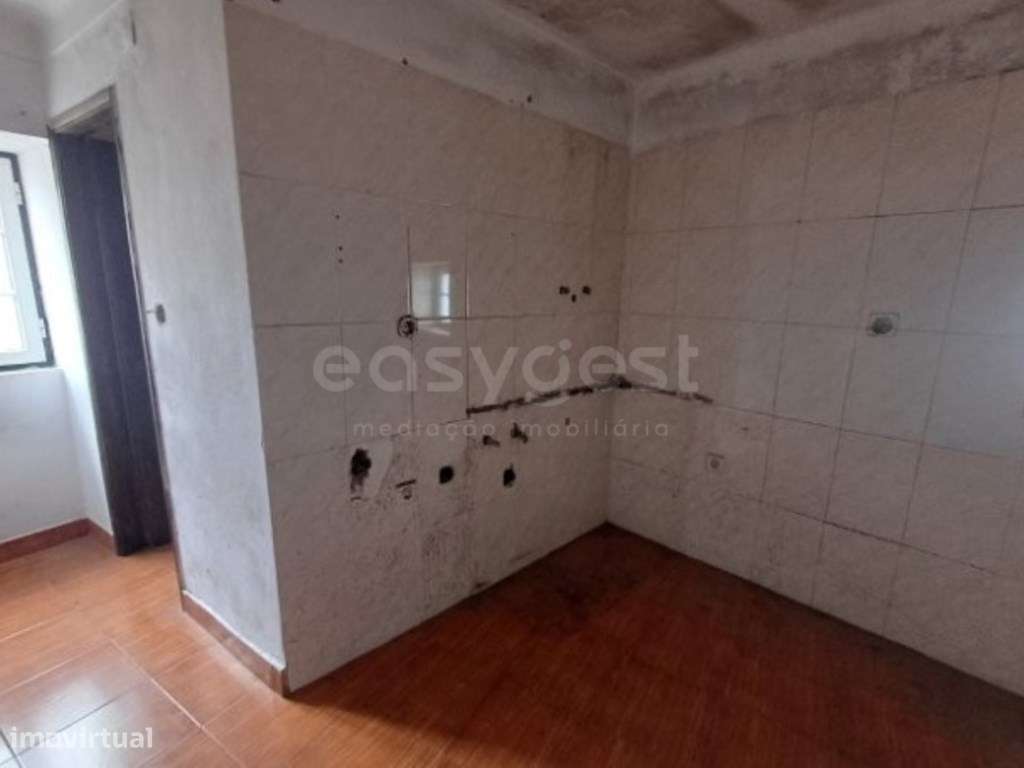 Moradia Térrea com 1º Andar e Quintal Privativo em Zona Residencial... - Grande imagem: 5/14