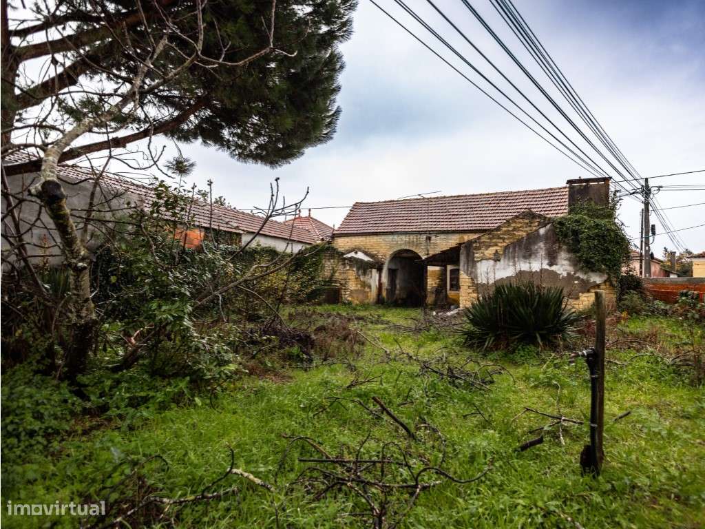 Moradia T2 por recuperar-13