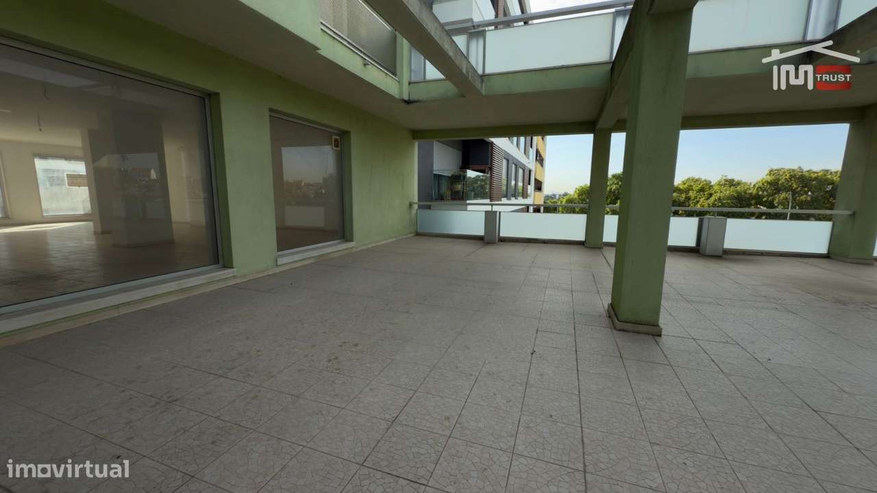 Loja 160m2 Camarate - Espaço Disponível a todas as Actividades Come...-24