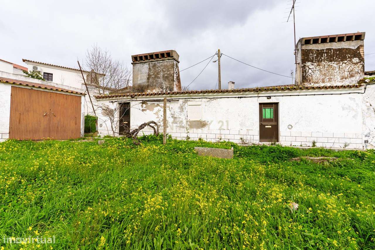 Moradia para recuperação com 6 divisões e terreno rústico com 3654 m2 - Grande imagem: 2/21