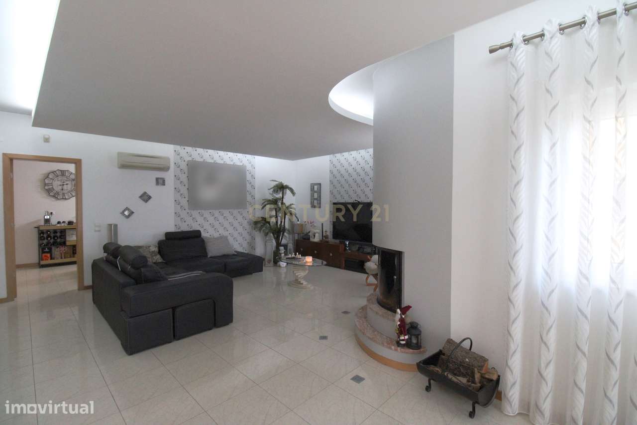 Moradia V3+2 de Luxo com Garagem, Sótão Aproveitado e Domótica Alexa n-12