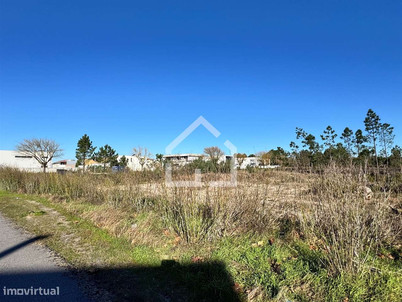 Terreno com projeto aprovado para 3 moradias térreas - Grande imagem: 4/25