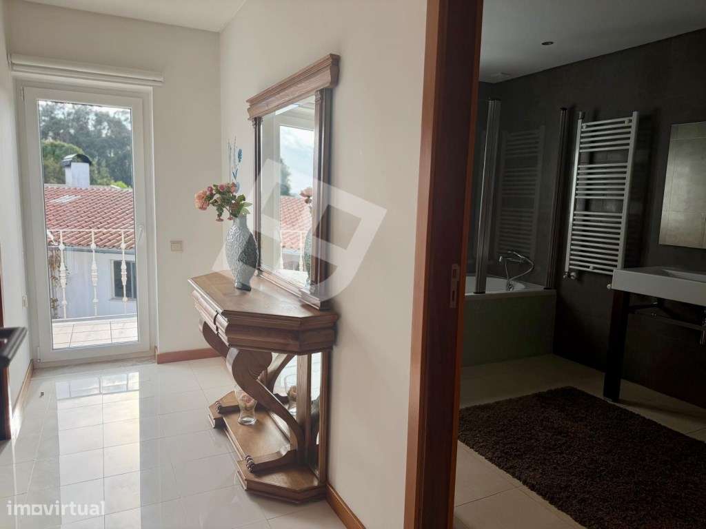 Moradia T4 Isolada c/ Jardim - Patela - S. Bernardo-18