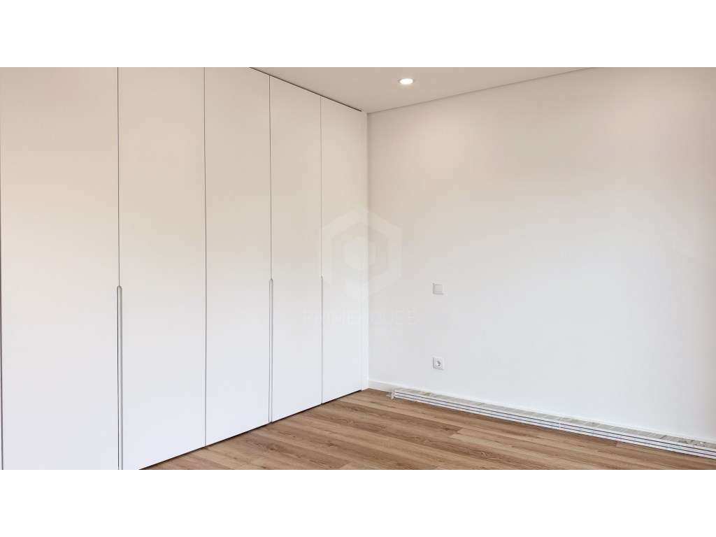 Moradia T4 com piscina - Quintinhas-26