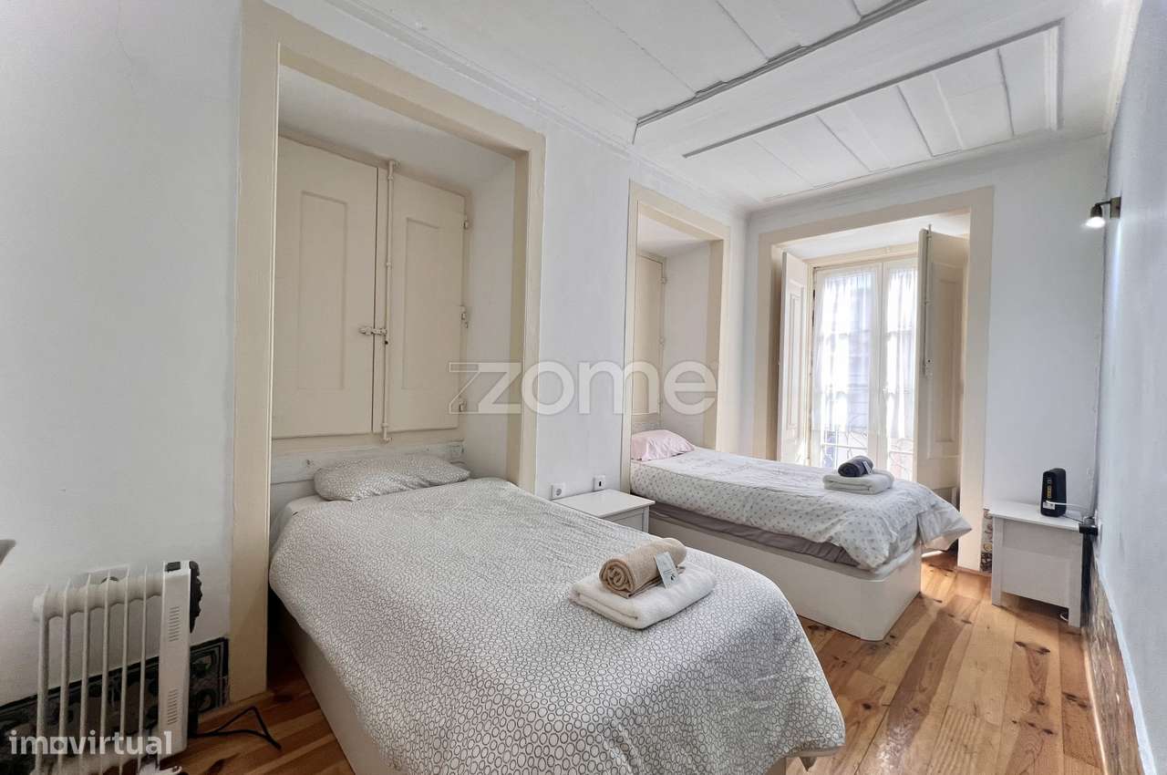 Prédio com 4 apartamentos e uma loja em Santa Catarina - Lisboa-20