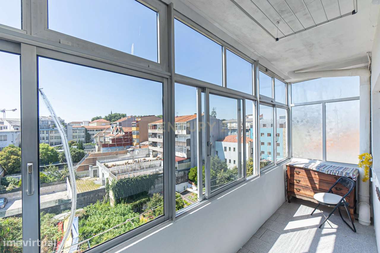 Apartamento T2+1 com Terraço na Prestigiada Rua da Alegria-32