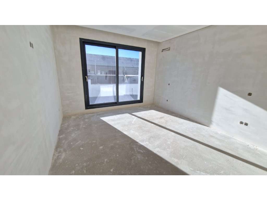 Moradia T3 de 3 frentes-8