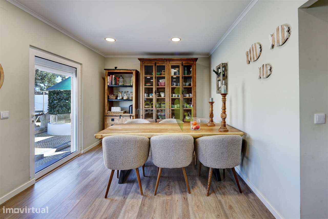 Moradia Clássica T3 transformada em T4, em Rio de Mouro, Sintra-8