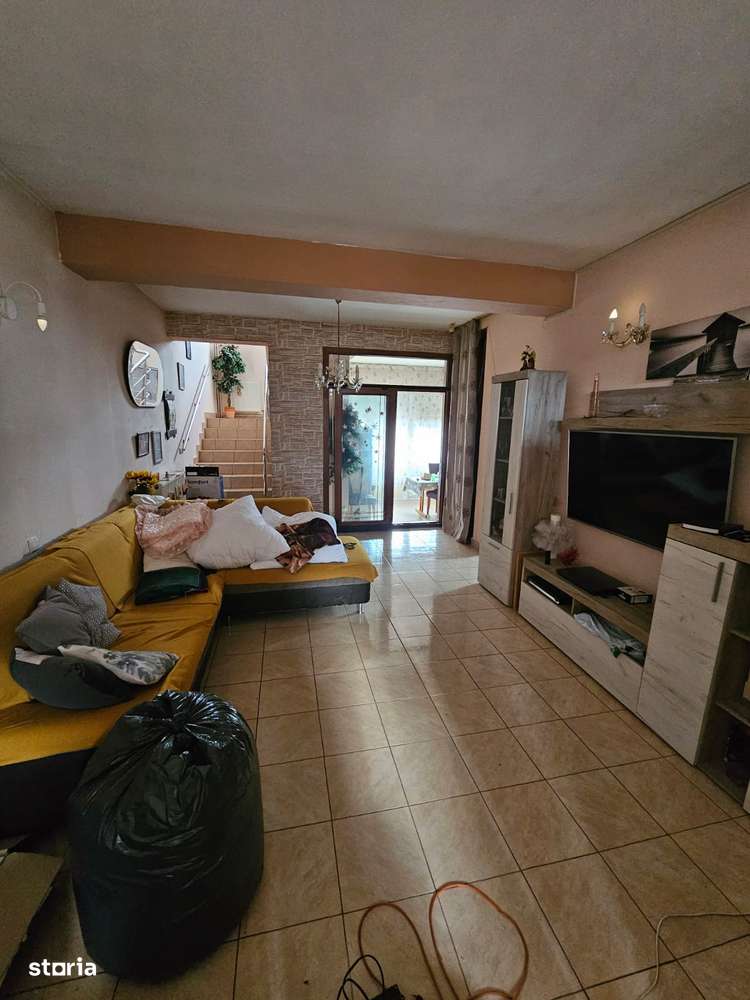 Casa aproape de Spitalul Județean-1