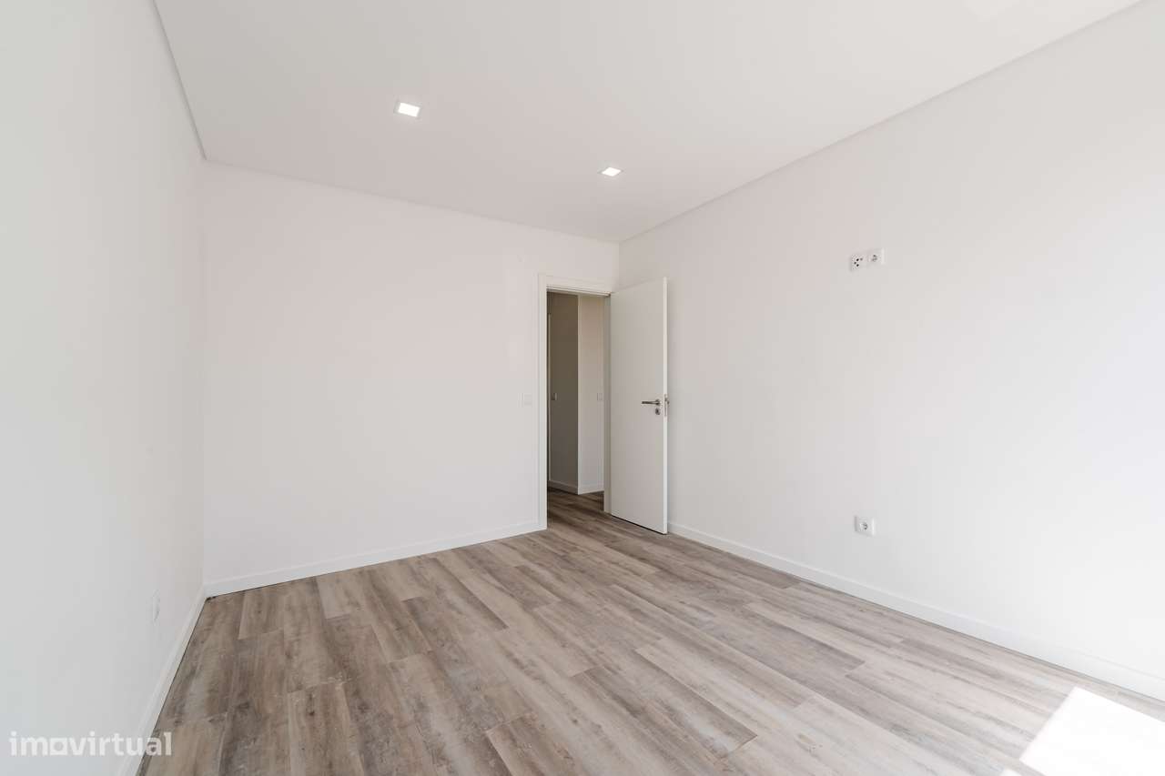 Apartamento T2 - Renovado- Vista Rio-5