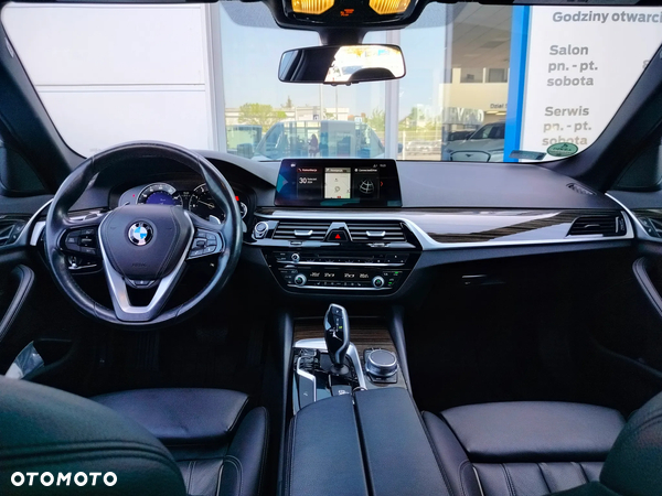 BMW Seria 5 530i GPF xDrive Sport Line sport - 11