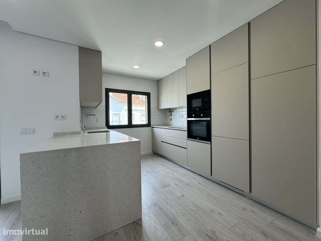 T4 Duplex Moderno com Terraços Amplos|Churrasqueira|Garagem Box-6