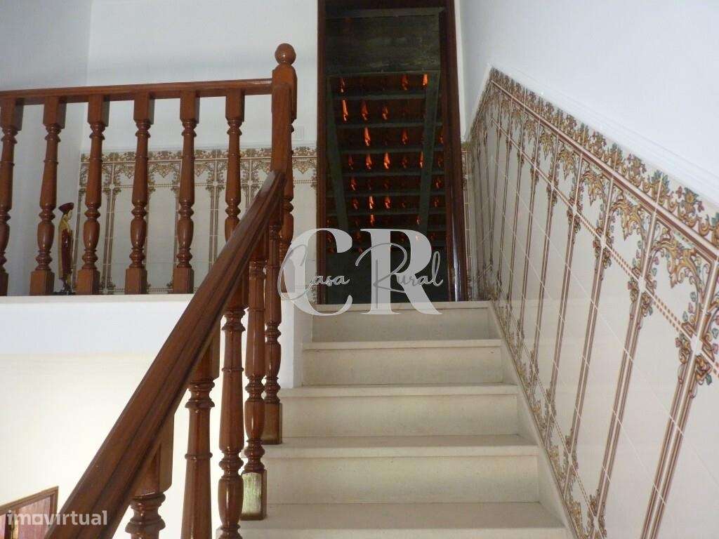 Fantástica moradia T3 com garagem e terreno generoso em Vila Facaia –-41