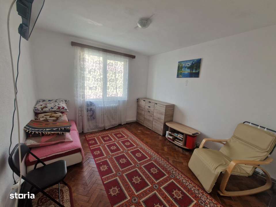 Apartament de 4 camere, decomandat, 96 mp., zona Andrei Muresanu-3