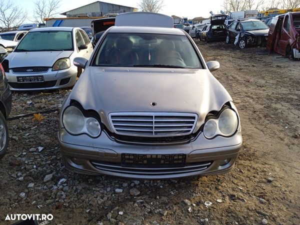 Dezmembrari  Mercedes-Benz C-CLASS (W203)  2000  > 2007 C 200 CDI (20 - 4