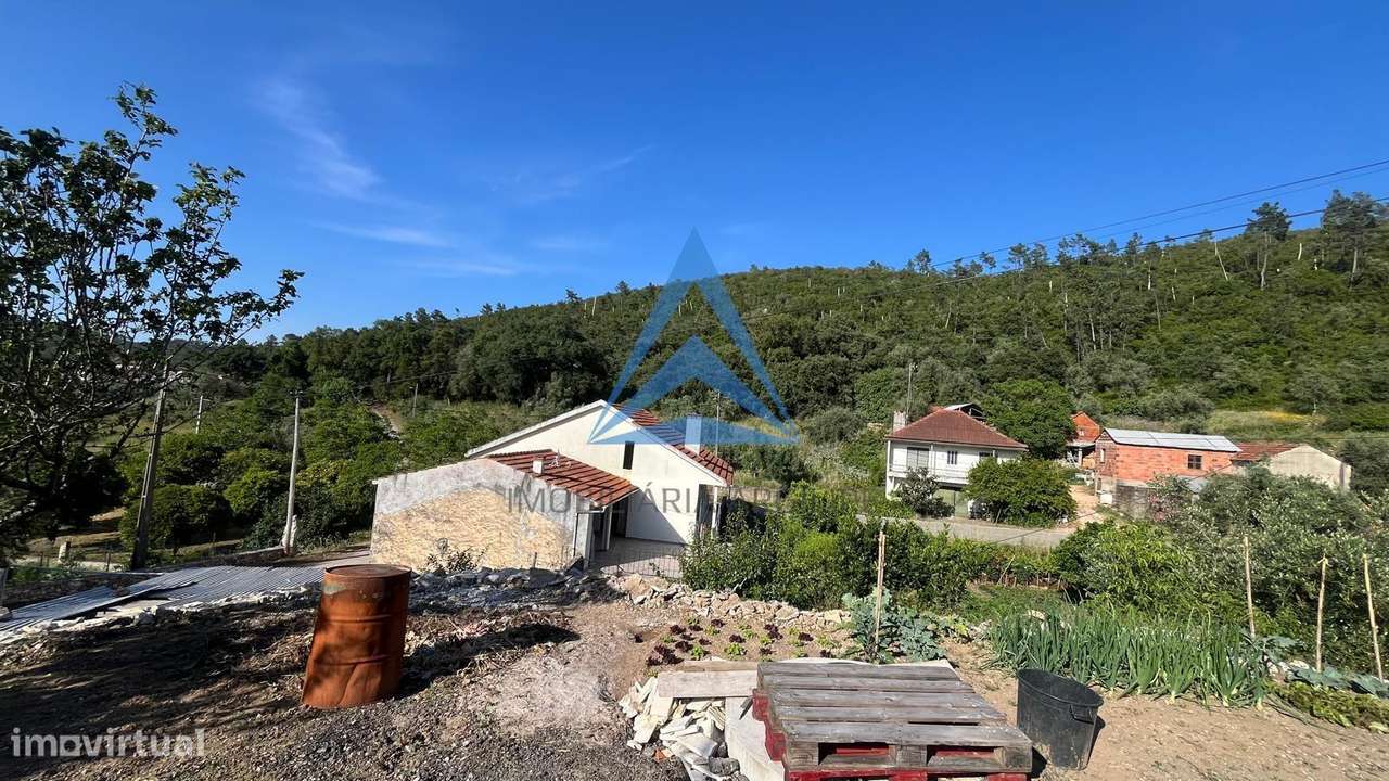 Moradia T3 com enorme potencial e vista panorâmica sobre a serra –...-42