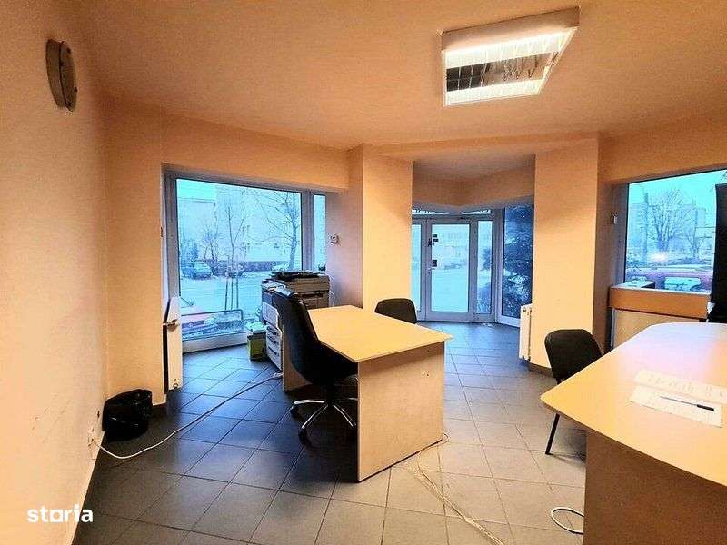 Spatiu birouri/comercial cu vitrina mare de 11 ml la B-dul Zizinului-9