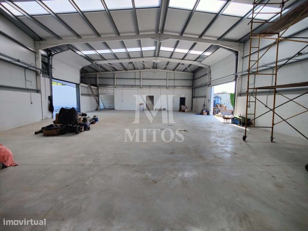 Armazém novo, situado em Mujães - Grande imagem: 4/14
