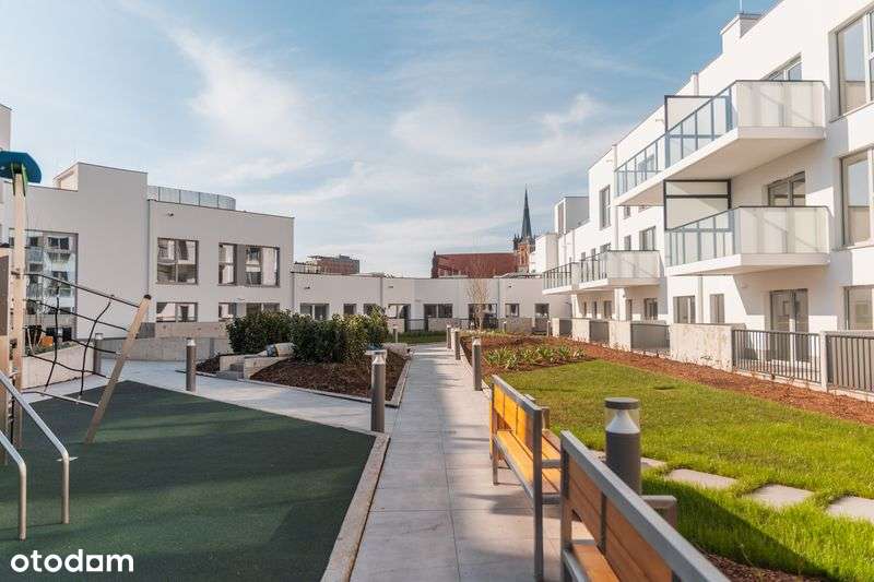 Kawalerka z widokiem na zielone patio-1