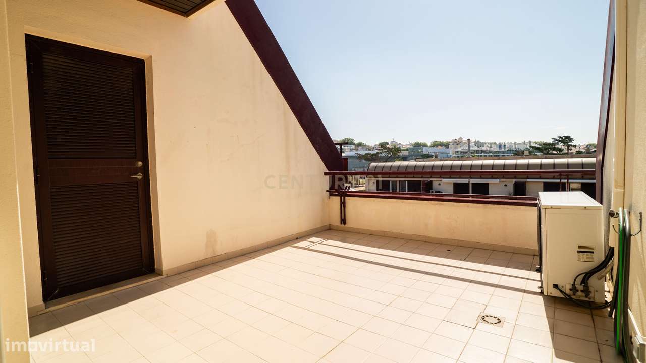Apartamento T3 com Vista Mar – 5º Andar – A Dois Passos do Casino Esto-43