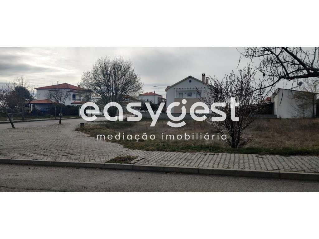 Terreno Urbano para Moradia localizado na aldeia da Lardosa-Castelo... - Grande imagem: 4/32