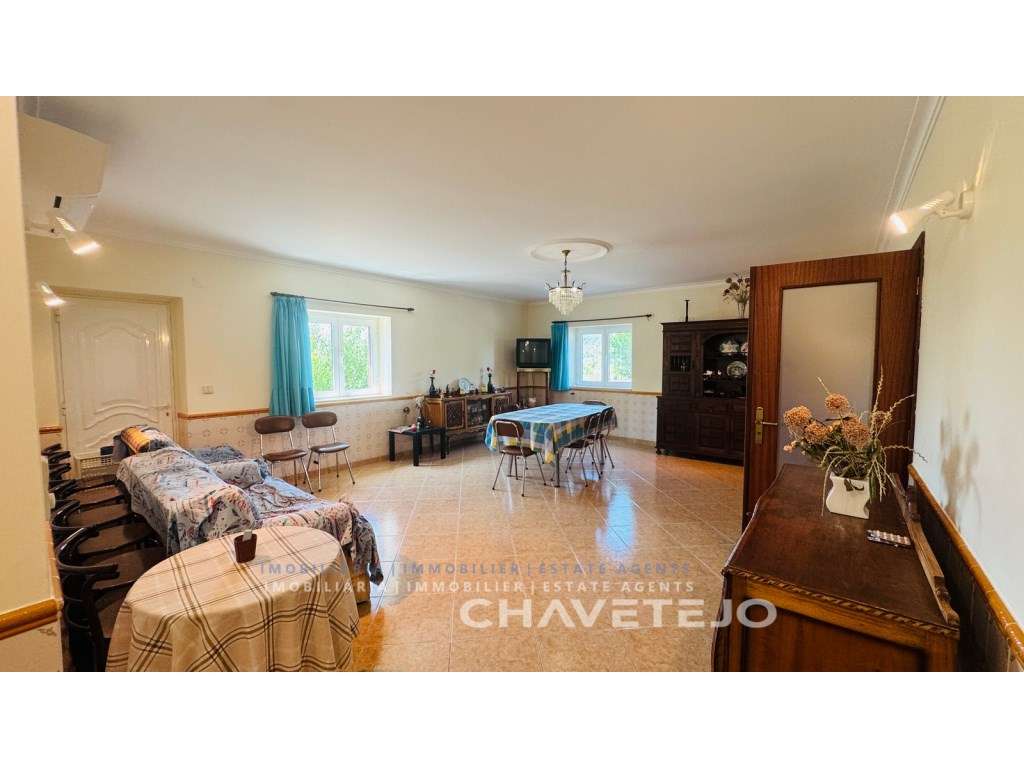 Quintinha T4 com Amplas zona para Oficinas, Terreno Plano e Enorme ...-14