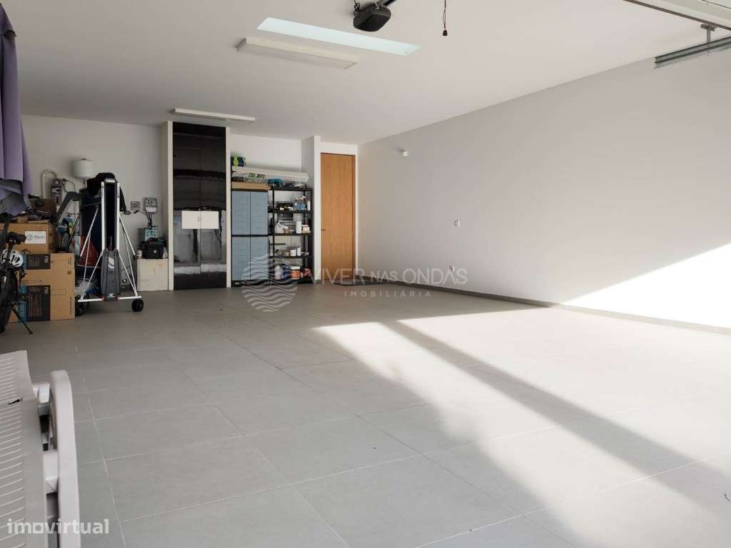 Luxuosa Moradia com 548 m2 - Premium com Piscina - 25 minutos do PORTO-47