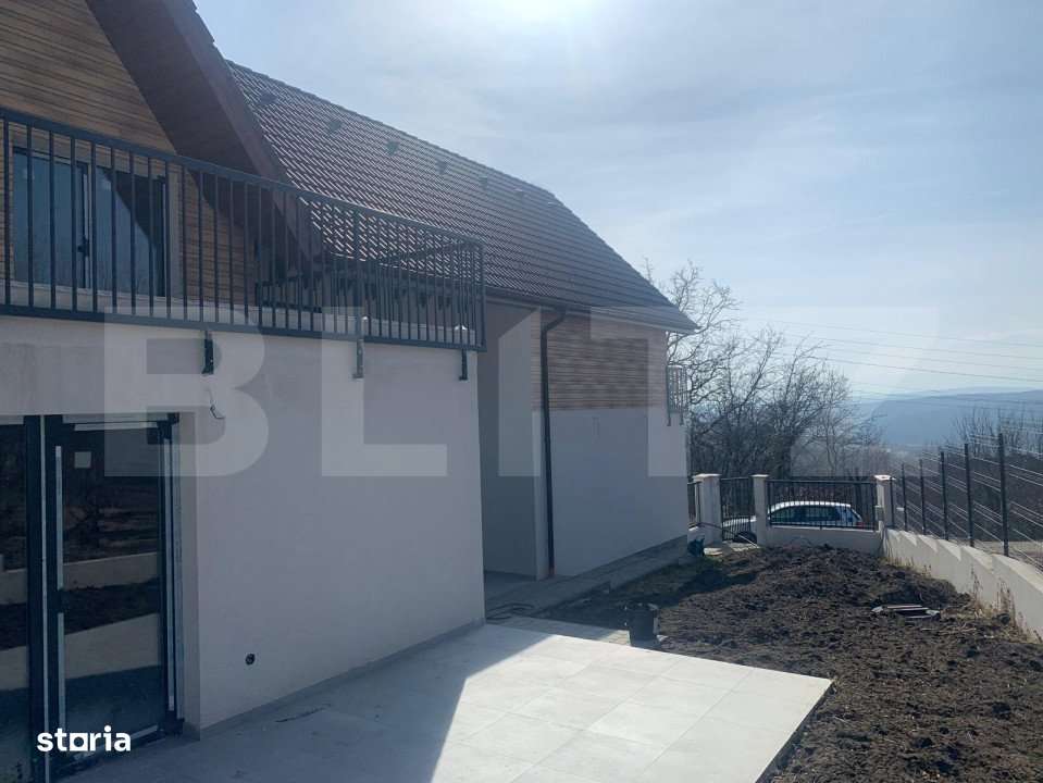 Casa de vanzare, 4 camere, 202 mp, Langa Padure - Imagine principală: 2/9