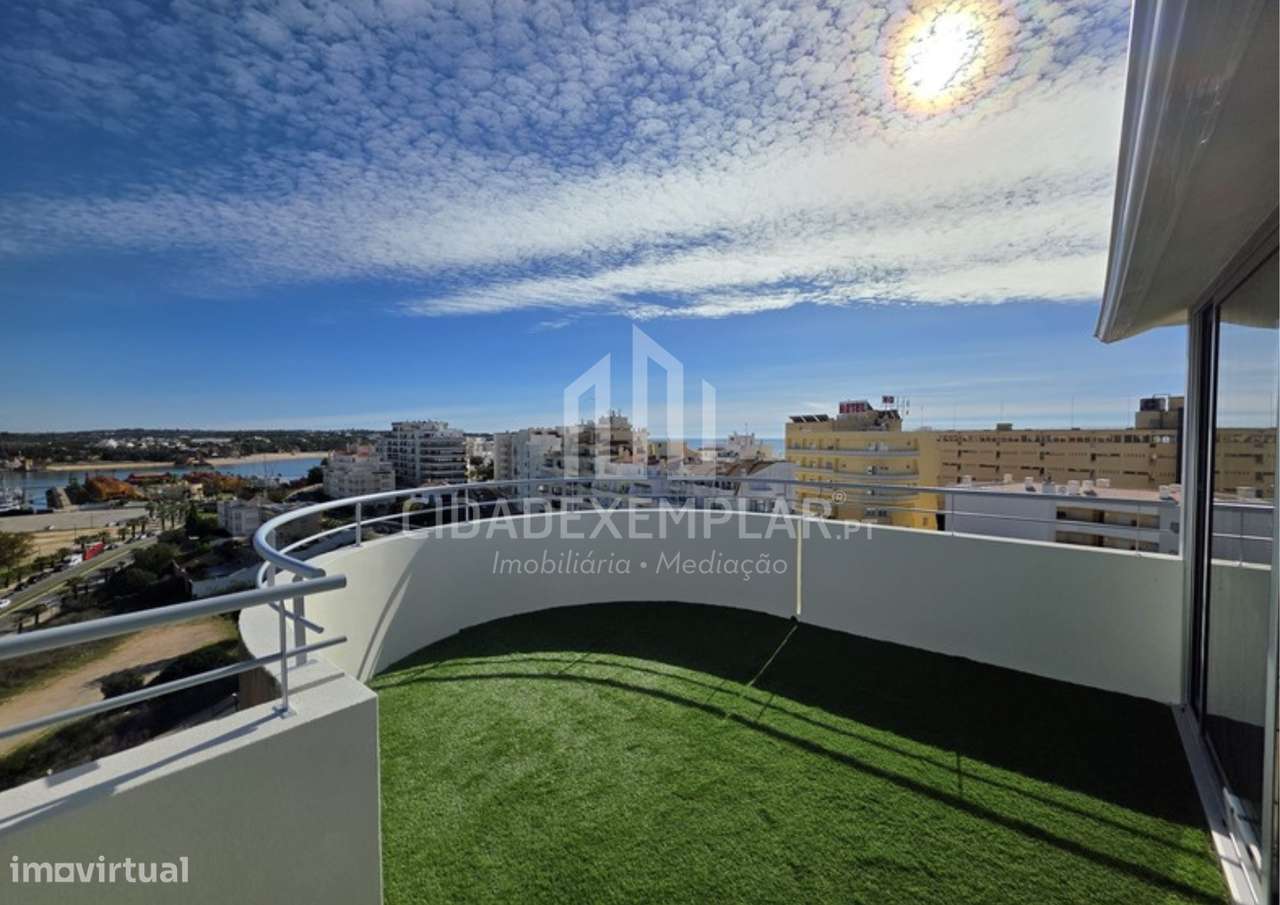 Luxuoso Penthouse T2 Totalmente Remodelado – Portimão, Algarve-23