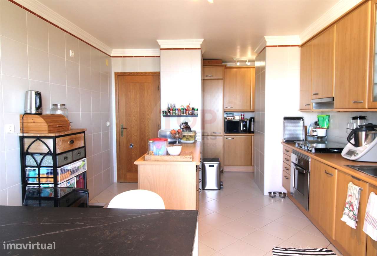 Penthouse T4+1 com Terraço Panorâmico e dois estacionamentos-54