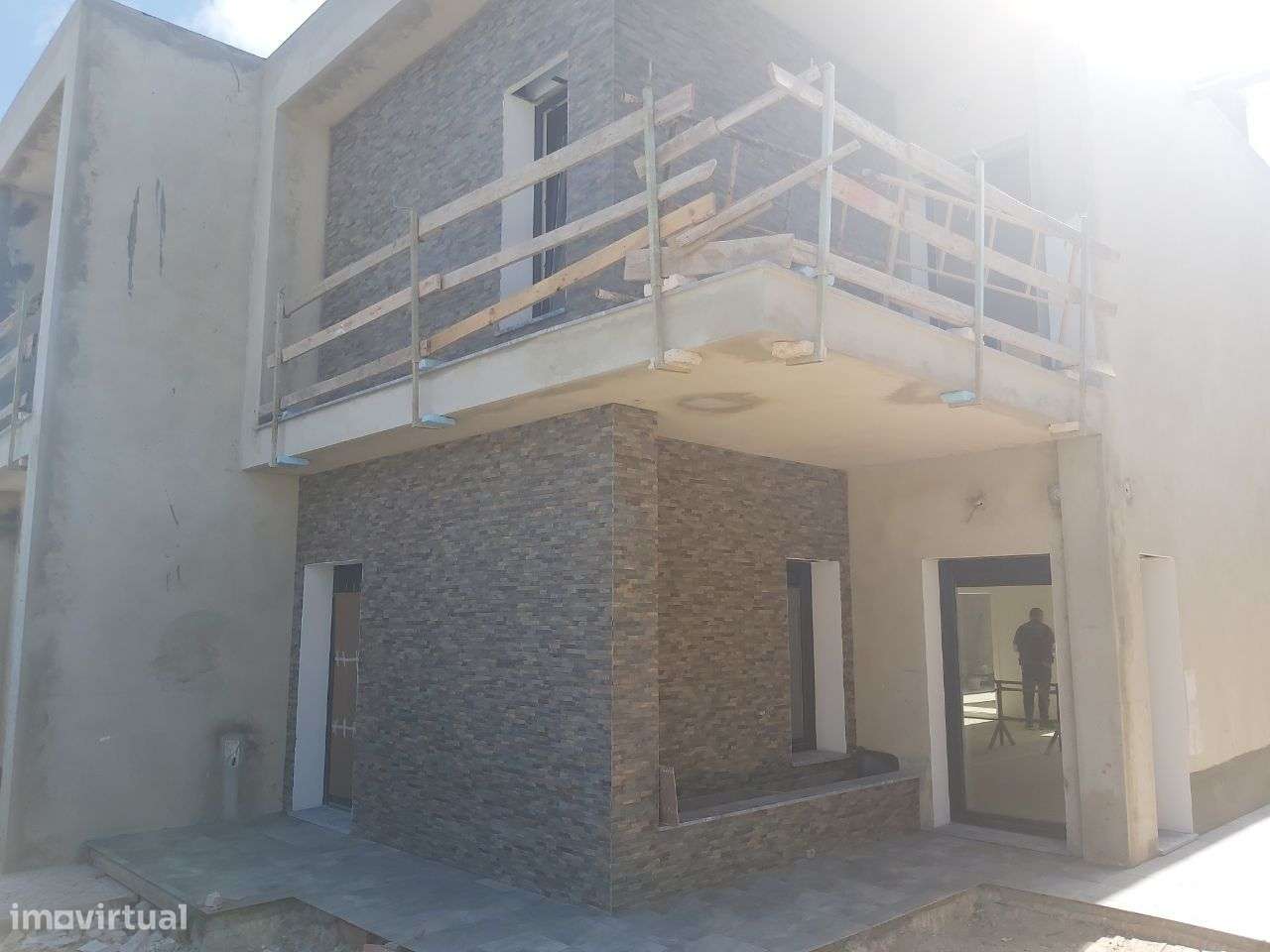 Excelente Moradia Isolada Duplex com 5 Assoalhadas-22