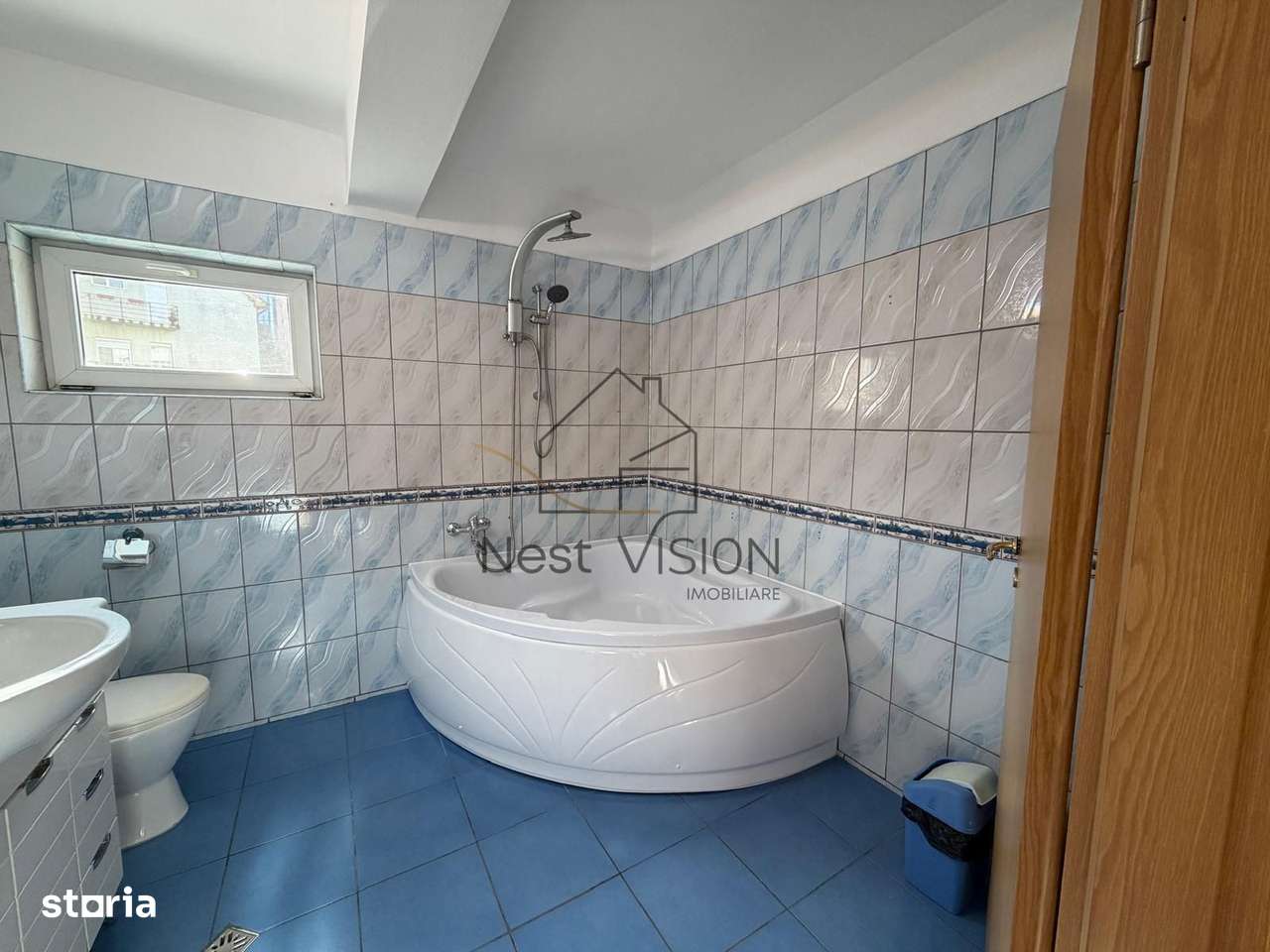 Apartament spațios cu 4 camere cu garaj - zona Ștrand-14