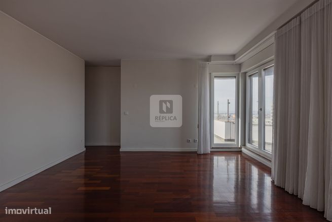 Apartamento T4 com Varanda de 31m2 e vista mar em Matosinhos-24