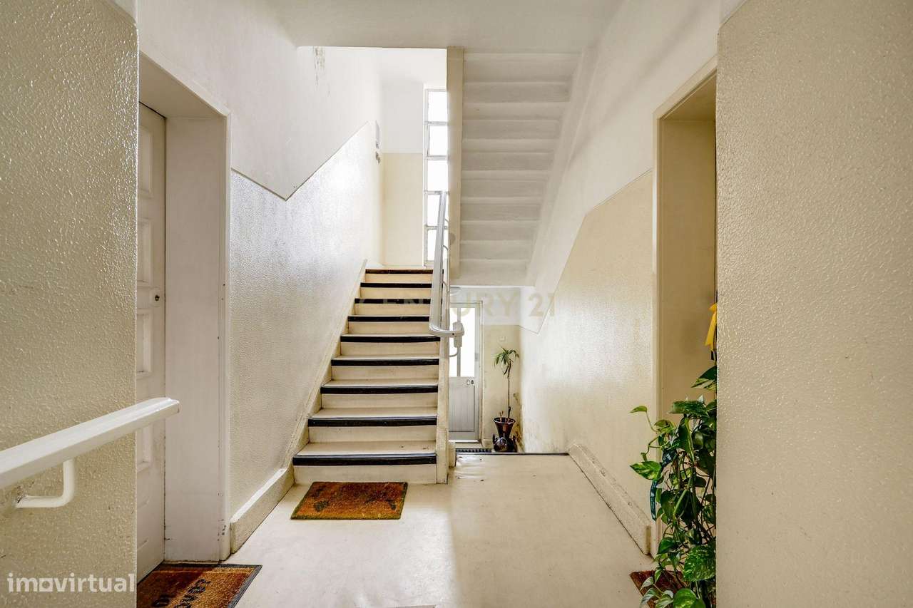 Apartamento T3 Luminoso com Logradouro-19