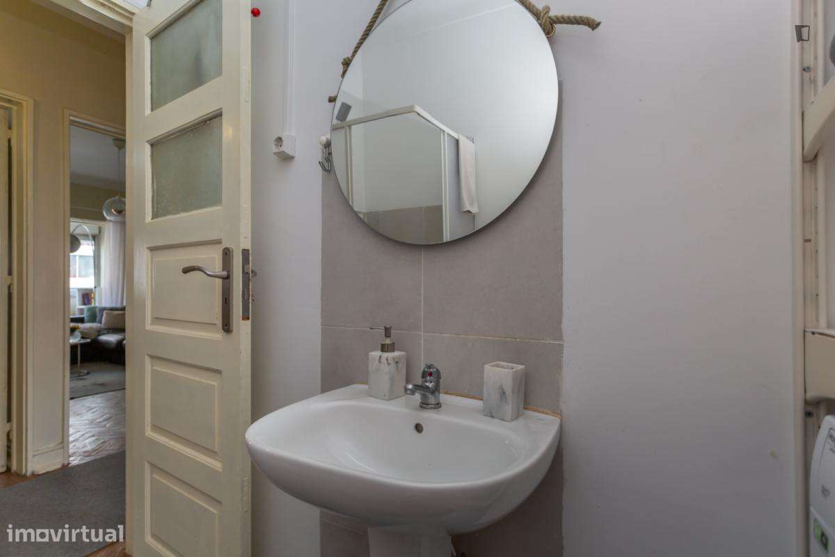 Quarto - localizado em Anjos Lisbon - Grande imagem: 5/8