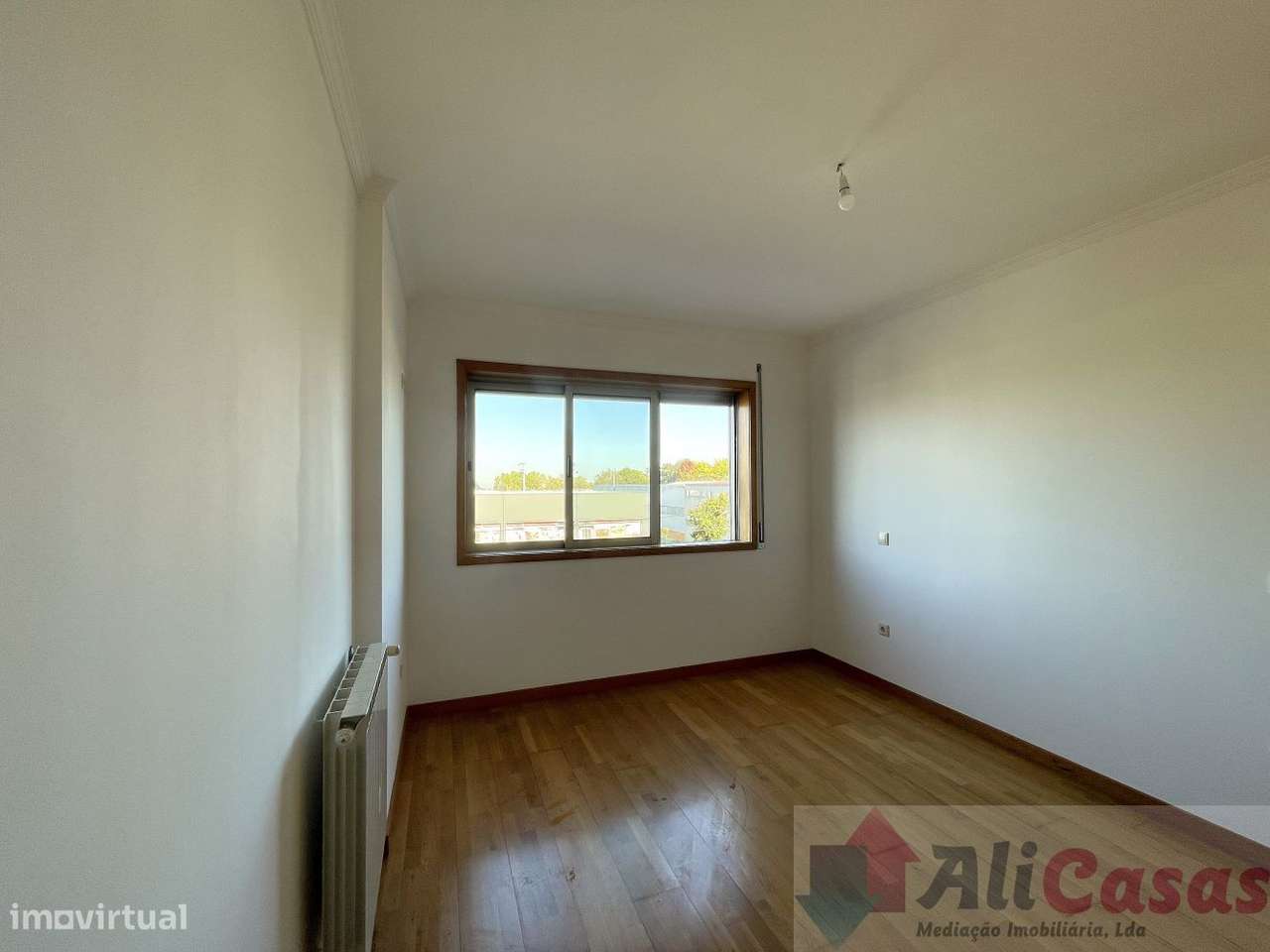 **Excelente Apartamento T2 C/Ampla varanda em Localização Privilegia-25