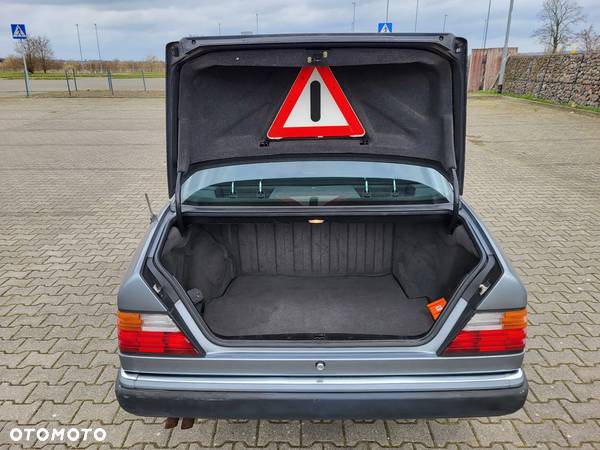 Mercedes-Benz W124 (1984-1993) - 21