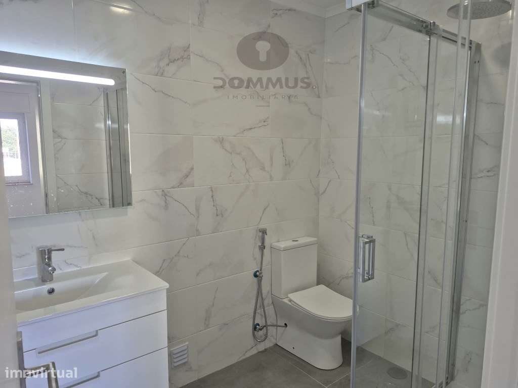 T3 Remodelado com 2 terraços em Massamá-8