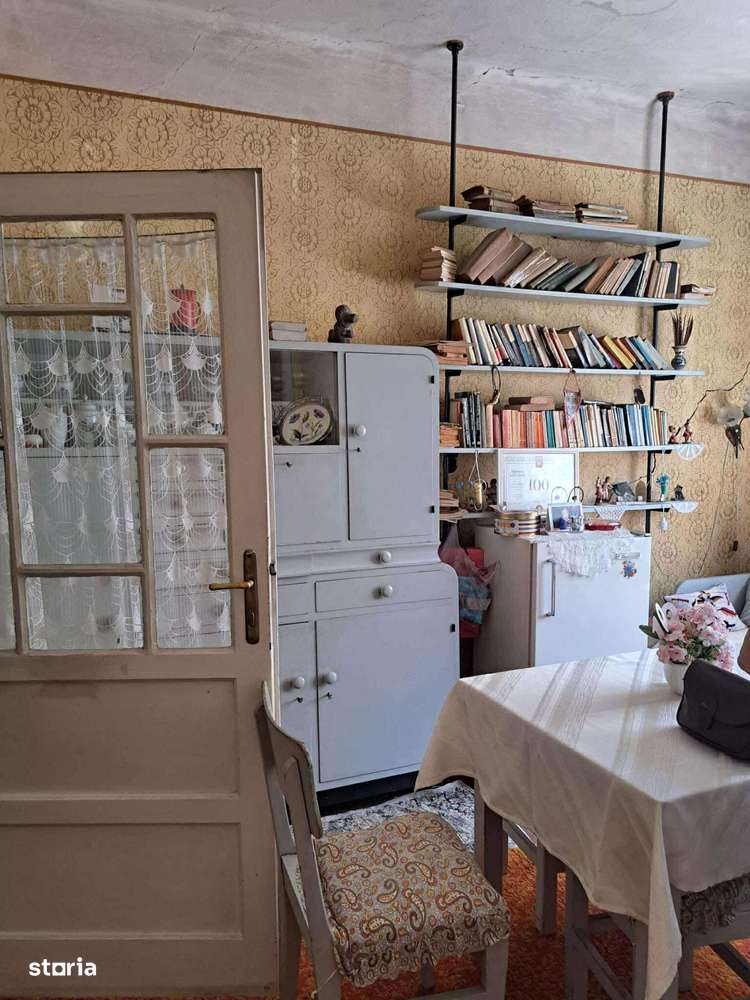 Casa de vanzare cu 2 camere , langa Liceul Economic , 110.000 euro neg-7